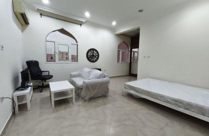 Apartment - Studio - 1 for rent in Izghawa - Izghawa - Doha