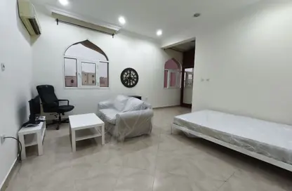Apartment - 1 Bathroom for rent in Izghawa - Izghawa - Doha