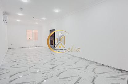 Apartment - 2 Bedrooms - 2 Bathrooms for rent in Al Khazin Street - Madinat Khalifa South - Madinat Khalifa - Doha