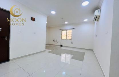 Apartment - 1 Bedroom - 1 Bathroom for rent in Umm Ghwailina Comm - Umm Ghuwalina - Umm Ghuwailina - Doha