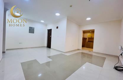 Apartment - 1 Bedroom - 1 Bathroom for rent in Umm Ghwailina Comm - Umm Ghuwalina - Umm Ghuwailina - Doha