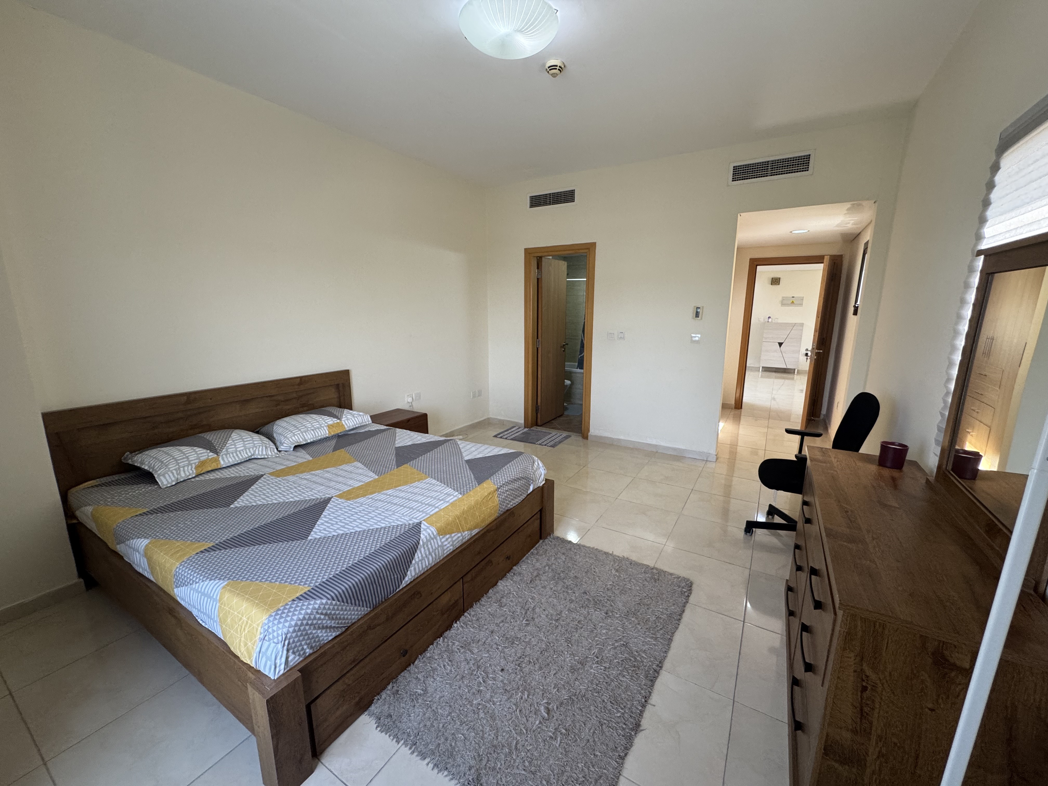 COZY 1 BEDROOM FULLY FURNISHED WITH BALCONY thumbnail 7