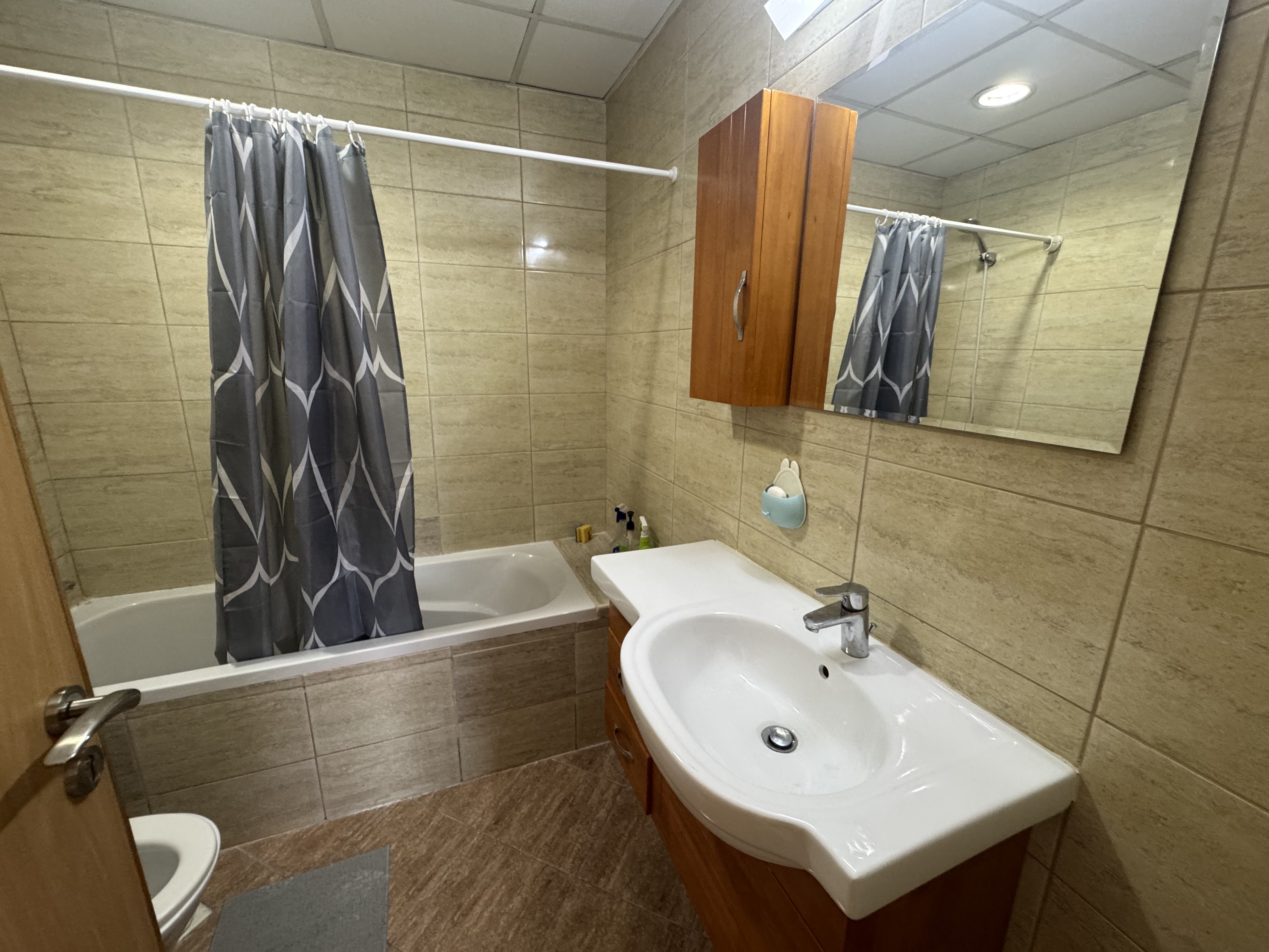 COZY 1 BEDROOM FULLY FURNISHED WITH BALCONY thumbnail 9