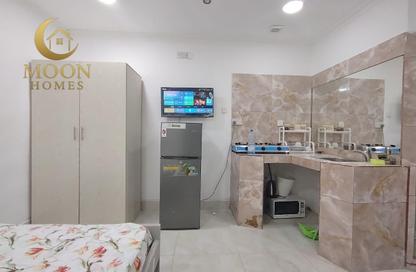 Apartment - Studio - 1 Bathroom for rent in Umm Ghuwailina 4 - Umm Ghuwailina - Doha