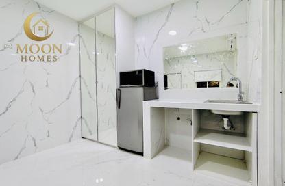 Apartment - Studio - 1 Bathroom for rent in Umm Ghuwailina 4 - Umm Ghuwailina - Doha