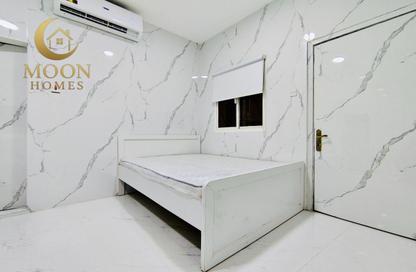 Apartment - Studio - 1 Bathroom for rent in Umm Ghuwailina 4 - Umm Ghuwailina - Doha