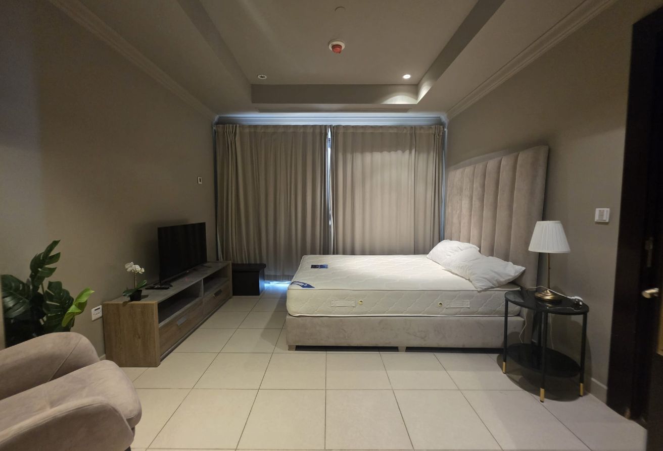 Luxury 2BR | Porto Arabia | 1 Month Free thumbnail 7