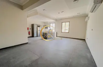 Apartment - 2 Bedrooms - 3 Bathrooms for rent in Abu Talha Street - Fereej Bin Omran - Doha