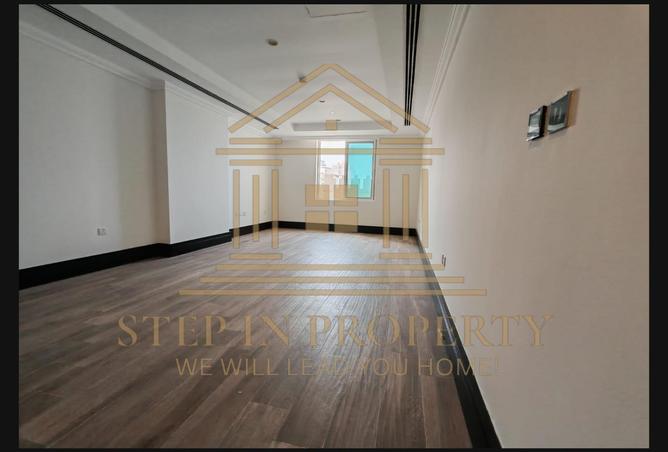 982435 - Property Image 3