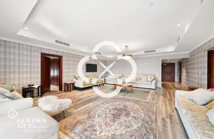 Apartment - 2 Bedrooms - 3 Bathrooms for rent in West Porto Drive - Porto Arabia - The Pearl Island - Doha
