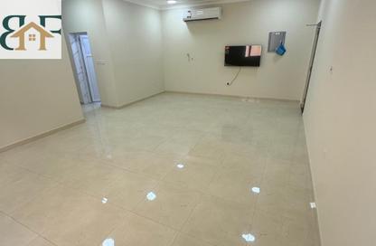 Apartment - 2 Bedrooms - 2 Bathrooms for rent in Al Nasr Street - Al Nasr - Doha