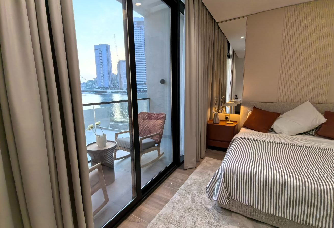 Own World-class Waterfront 5BR Villa Direct Sea thumbnail 9