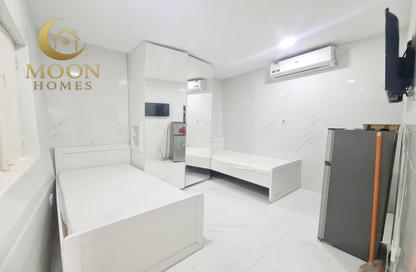 Apartment - Studio - 1 Bathroom for rent in Umm Ghwailina Comm - Umm Ghuwalina - Umm Ghuwailina - Doha