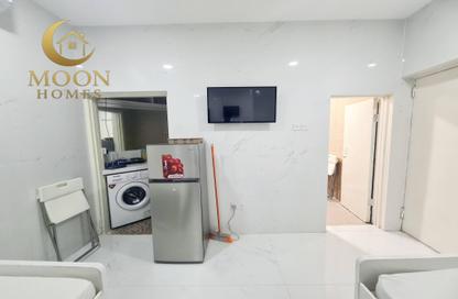 Apartment - Studio - 1 Bathroom for rent in Umm Ghwailina Comm - Umm Ghuwalina - Umm Ghuwailina - Doha