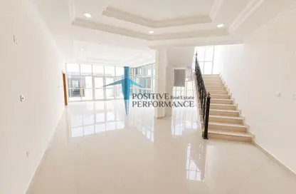 فيلا - 6 غرف نوم - 6 حمامات للايجار في الغرافة - الغرافة - الدوحة