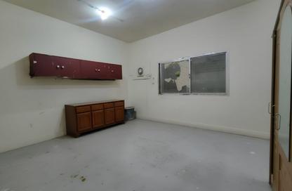 Apartment - 1 Bedroom - 1 Bathroom for rent in Bin Omran 35 - Fereej Bin Omran - Doha
