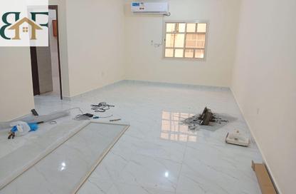 Apartment - 2 Bedrooms - 2 Bathrooms for rent in Al Mansoura - Al Mansoura - Doha