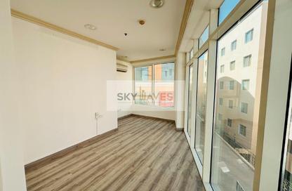 Office Space - Studio - 1 Bathroom for rent in Al Nasr Street - Al Nasr - Doha