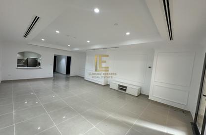 Apartment - 2 Bedrooms - 2 Bathrooms for rent in West Porto Drive - Porto Arabia - The Pearl Island - Doha