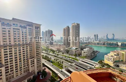 شقة - 2 غرف نوم - 3 حمامات للايجار في طريق بورتو الشرقي - بورتو أرابيا - جزيرة اللؤلؤة - الدوحة