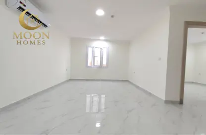 شقة - 2 غرف نوم - 2 حمامات للايجار في شارع المطار القديم - طريق المطار القديم - الدوحة