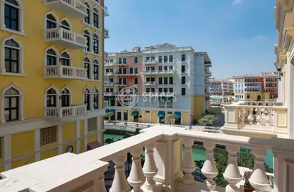 Apartment - 2 Bedrooms - 3 Bathrooms for rent in Carnaval - Qanat Quartier - The Pearl Island - Doha