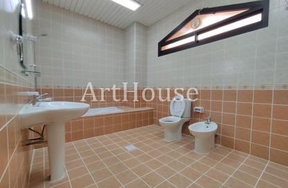 Villa - 4 Bedrooms - 6 Bathrooms for rent in New Salata - Salata - Doha