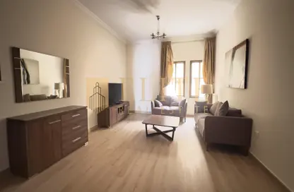 شقة - 2 غرف نوم - 3 حمامات للايجار في بوابة عين خالد - عين خالد - الدوحة