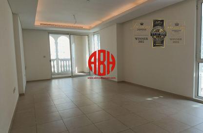 Apartment - 2 Bedrooms - 3 Bathrooms for rent in Viva West - Viva Bahriyah - The Pearl Island - Doha