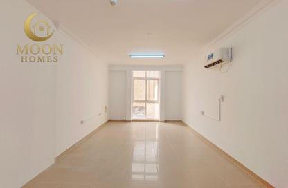 Apartment - 1 Bedroom - 1 Bathroom for rent in Umm Ghuwailina 4 - Umm Ghuwailina - Doha