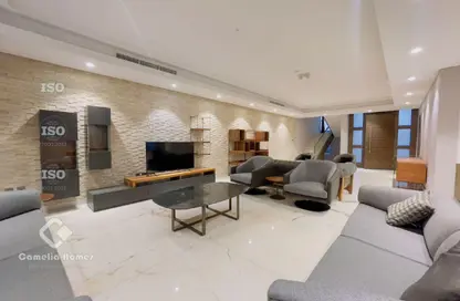 Compound - 4 Bedrooms - 6 Bathrooms for rent in Al Maamoura - Al Maamoura - Doha