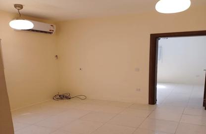 Apartment - 2 Bedrooms - 2 Bathrooms for rent in Al Ghanim - Al Ghanim - Doha