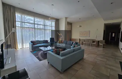 Compound - 4 Bedrooms - 6 Bathrooms for rent in Fereej Bin Mahmoud South - Fereej Bin Mahmoud - Doha