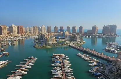 شقة - 3 غرف نوم - 5 حمامات للايجار في طريق بورتو الشرقي - بورتو أرابيا - جزيرة اللؤلؤة - الدوحة