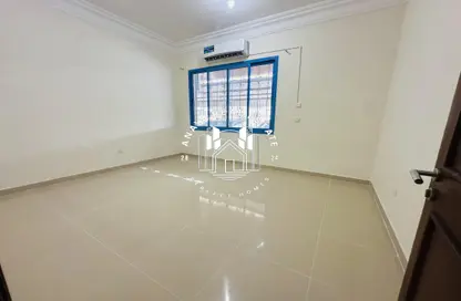 Villa - Studio - 1 Bathroom for rent in Fereej Kulaib - Doha