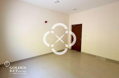 Labor Camp - Studio - 7+ Bathrooms for rent in Logistics Village Qatar - Al Wakra