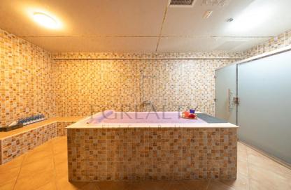 Shop - Studio - 2 Bathrooms for rent in Fereej Bin Mahmoud South - Fereej Bin Mahmoud - Doha