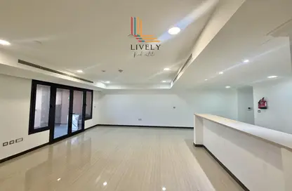 شقة - 2 غرف نوم - 2 حمامات للايجار في طريق بورتو الشرقي - بورتو أرابيا - جزيرة اللؤلؤة - الدوحة