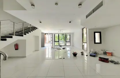 فيلا - 4 غرف نوم - 5 حمامات للايجار في بن عمران - فريج بن عمران - الدوحة