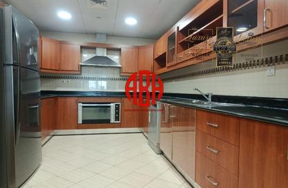 Apartment - 2 Bedrooms - 3 Bathrooms for rent in West Porto Drive - Porto Arabia - The Pearl Island - Doha
