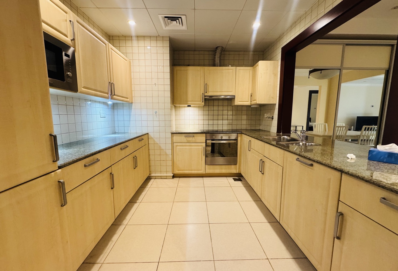 1 BHK Furnished  – Porto Arabia, The Pearl Qatar thumbnail 4