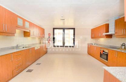 Apartment - 2 Bedrooms - 3 Bathrooms for rent in West Porto Drive - Porto Arabia - The Pearl Island - Doha