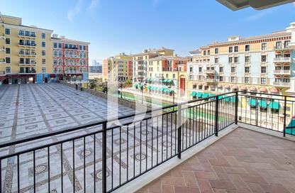 Apartment - 2 Bedrooms - 3 Bathrooms for rent in Carnaval - Qanat Quartier - The Pearl Island - Doha