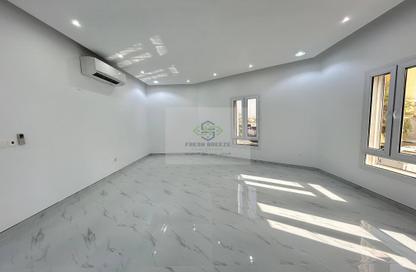 Apartment - 2 Bedrooms - 3 Bathrooms for rent in Fereej Kulaib - Doha