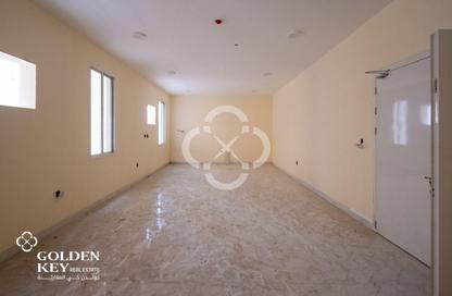 سكن عمال - استوديو للايجار في شارع الصناعية الشرقي - بركة العوامر - الوكرة