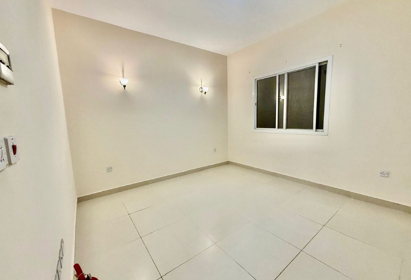 PEACEFUL COMPOUND | 3 BHK VILLA | CENTRALIZED AC - villa in Souk Al gharaffa