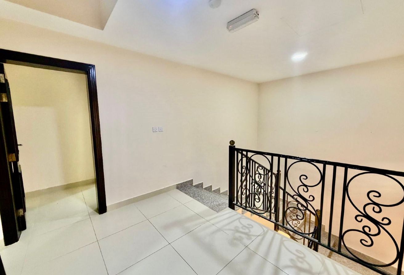 PEACEFUL COMPOUND | 3 BHK VILLA | CENTRALIZED AC - villa in Souk Al gharaffa