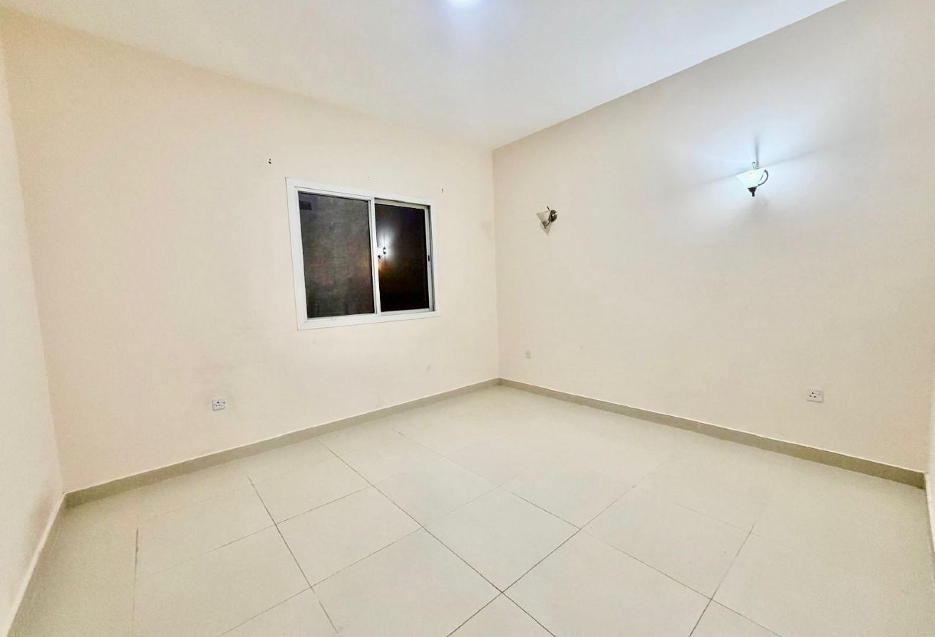 PEACEFUL COMPOUND | 3 BHK VILLA | CENTRALIZED AC - villa in Souk Al gharaffa