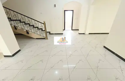 مجمع سكني - 6 غرف نوم - 5 حمامات للايجار في شارع ام السنيم - عين خالد - الدوحة