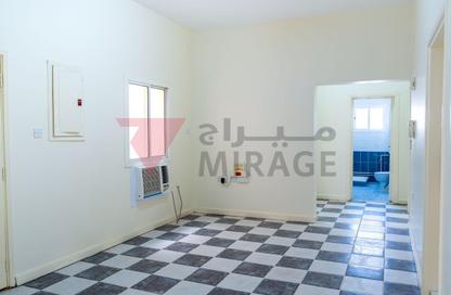 Apartment - 2 Bedrooms - 2 Bathrooms for rent in Umm Ghuwailina 4 - Umm Ghuwailina - Doha